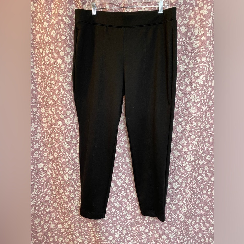 (S58) Large Black Croft & Barrow Pull-On Straight Leg Flat Front Ponte Pant